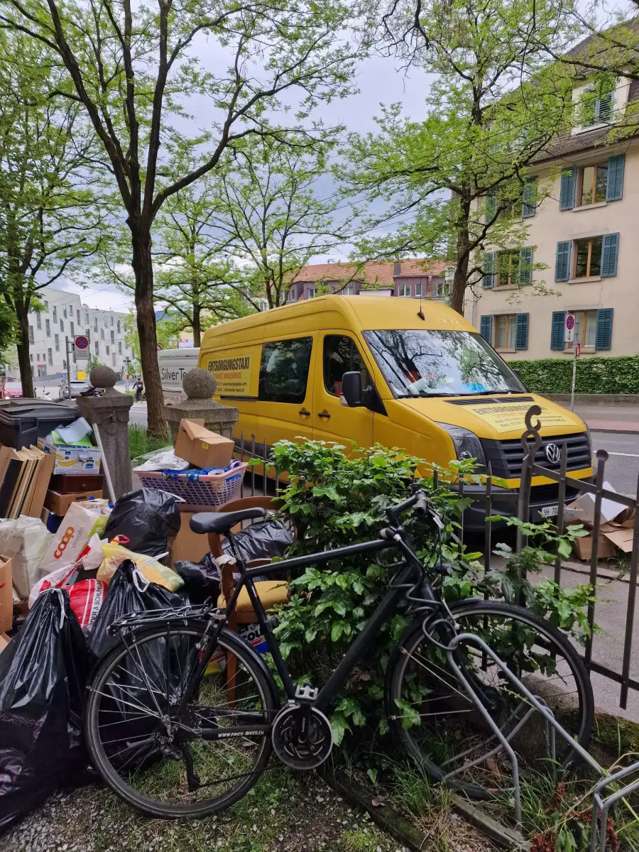 Wohnungsräumungen: Stressfreies Umziehen und Neuanfangen mit dem Unternehmen "Müller Müll Entsorgungsservice"